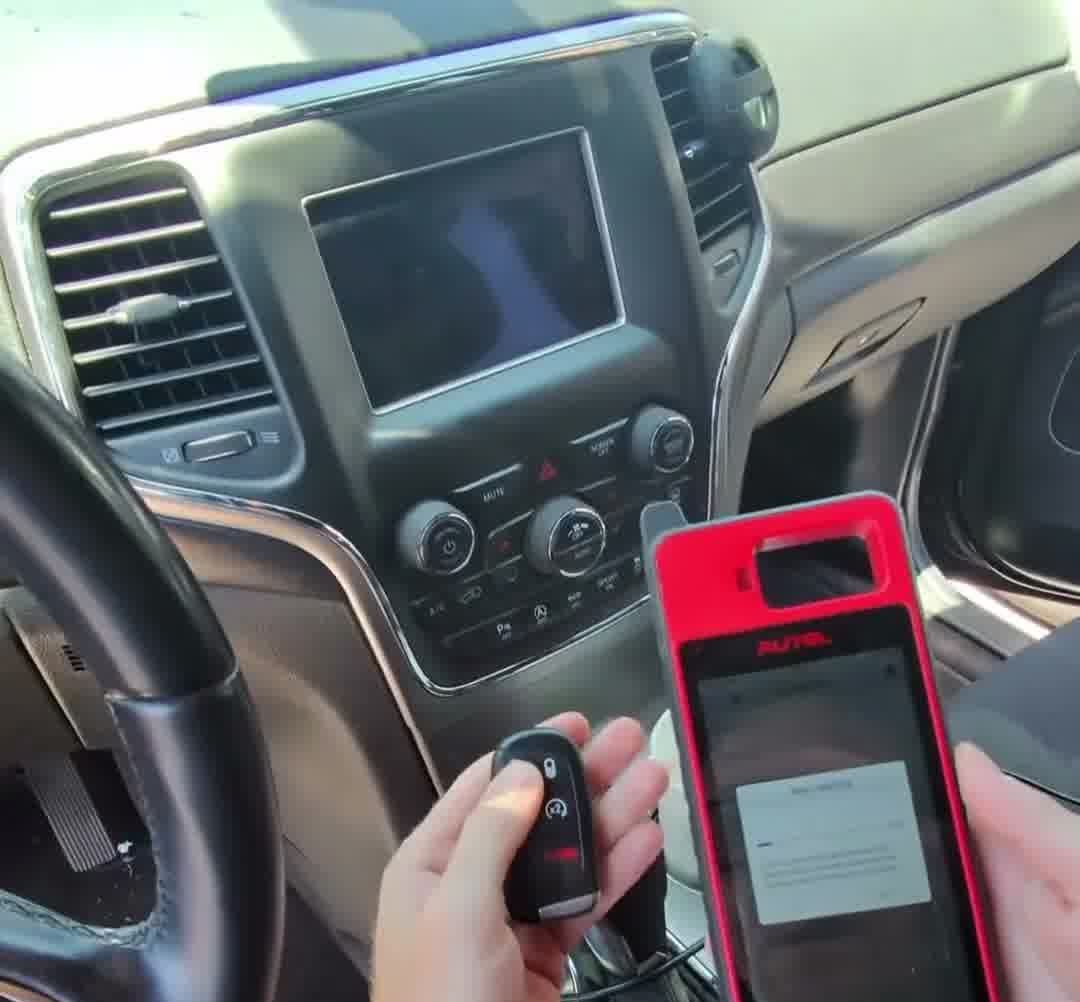 Programming a new Jeep smart key on site